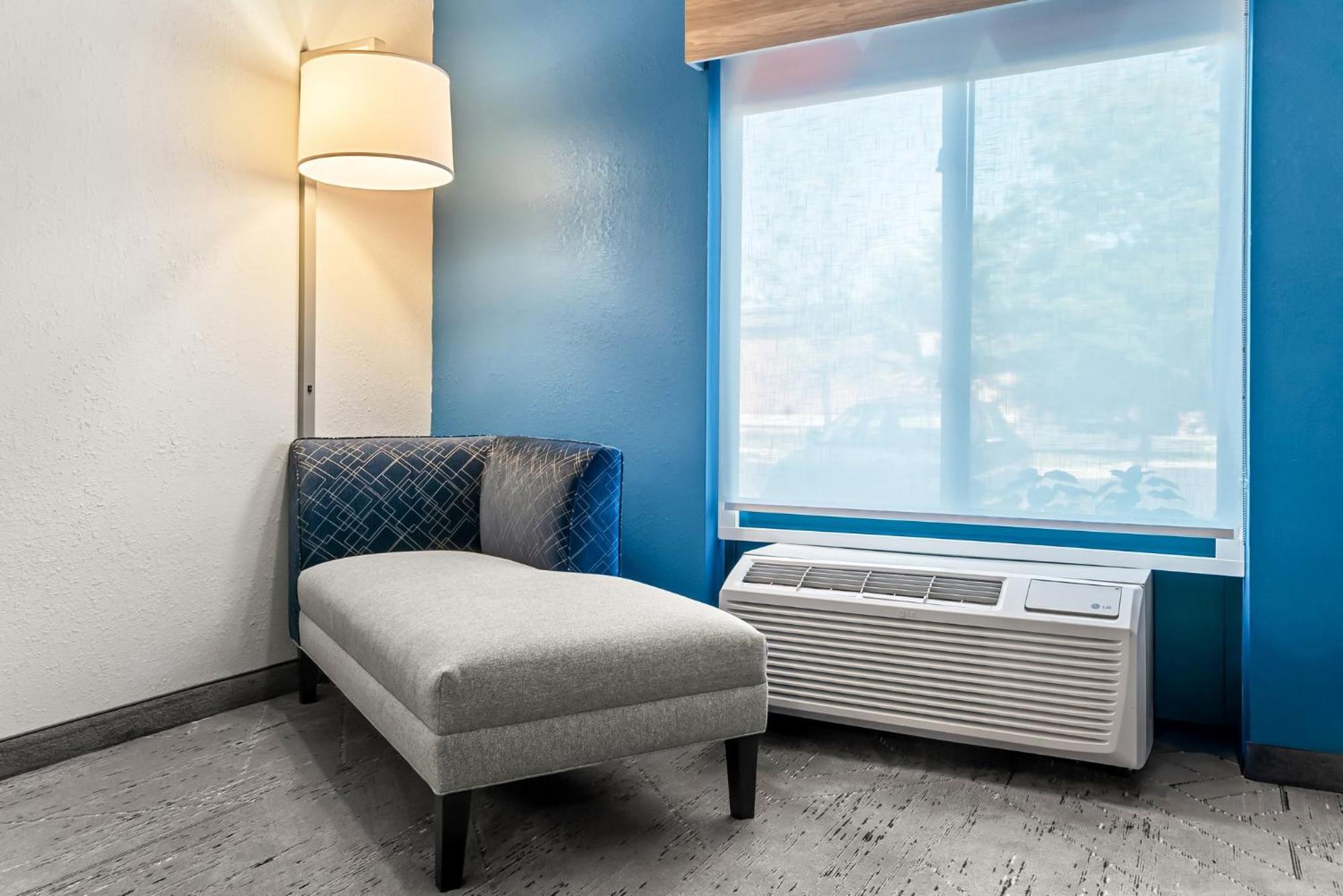 Holiday Inn Express & Suites Detroit - Novi By Ihg Kültér fotó